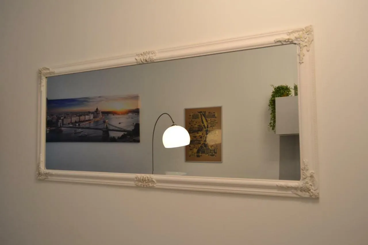 City Corso Apartman Budapest 0*,  Hungría